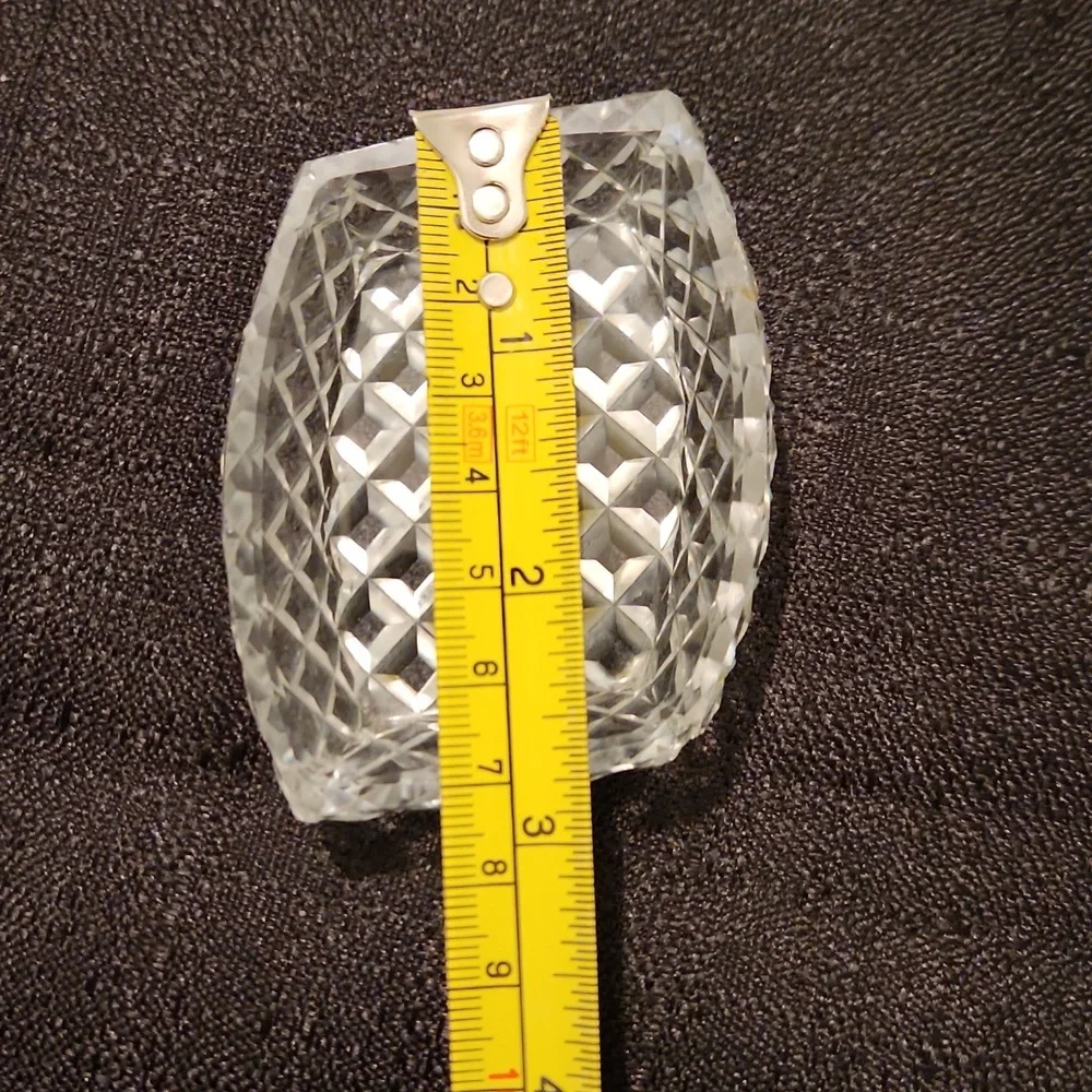 1960s CRYSTAL PERSONAL ASHTRAY AND CIGARETTE HOLDER.